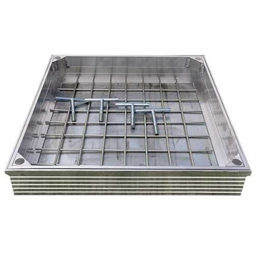 Brønddæksel i aluminium med udv. mål 400 x 400 mm.
Til udendørs anvendelse med max belægningshøjde 8